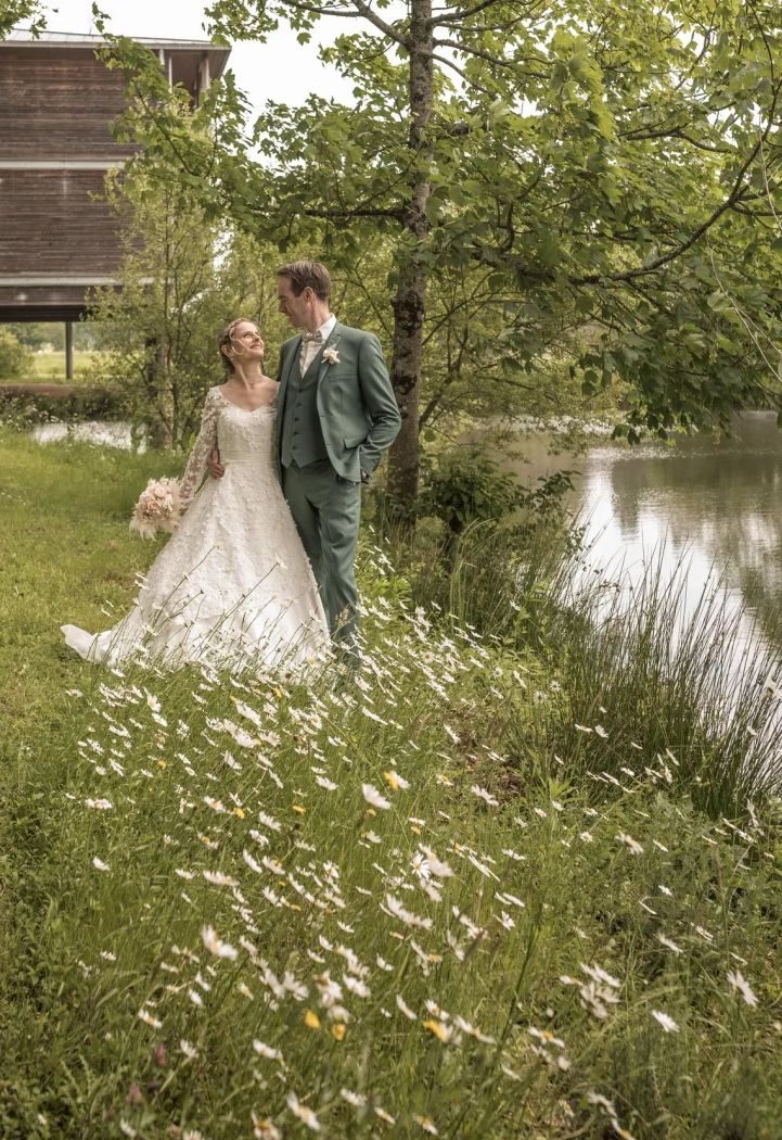 Couple qui ce marie – Domaine de Cicé événements
