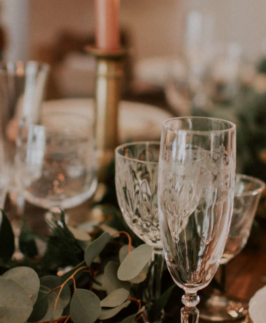 table verres cristales et bougies - salle mariage rennes – domaine de cice